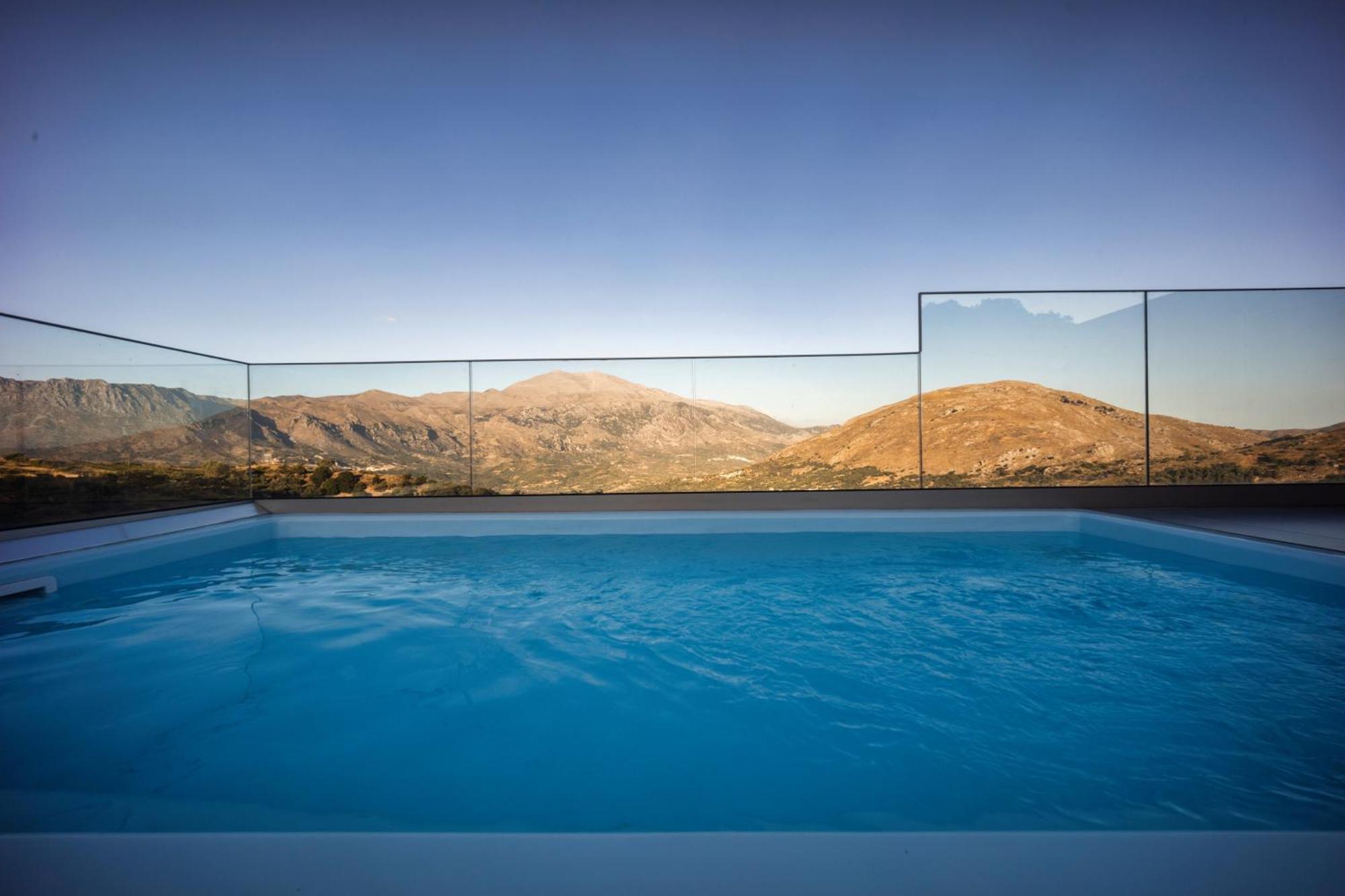 Luxury With Rooftop Pool In Appartement