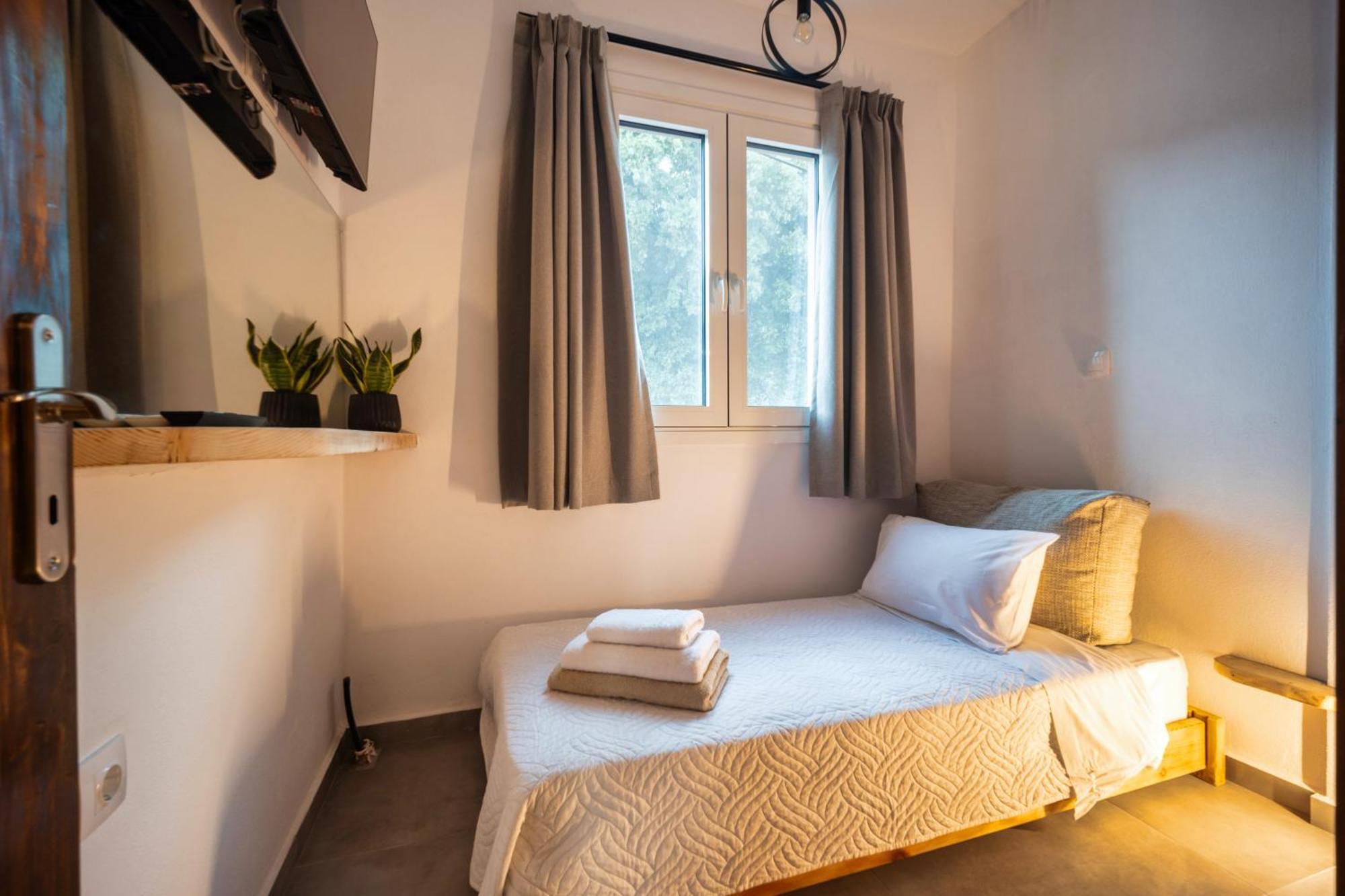 Luxury With Rooftop Pool In Appartement