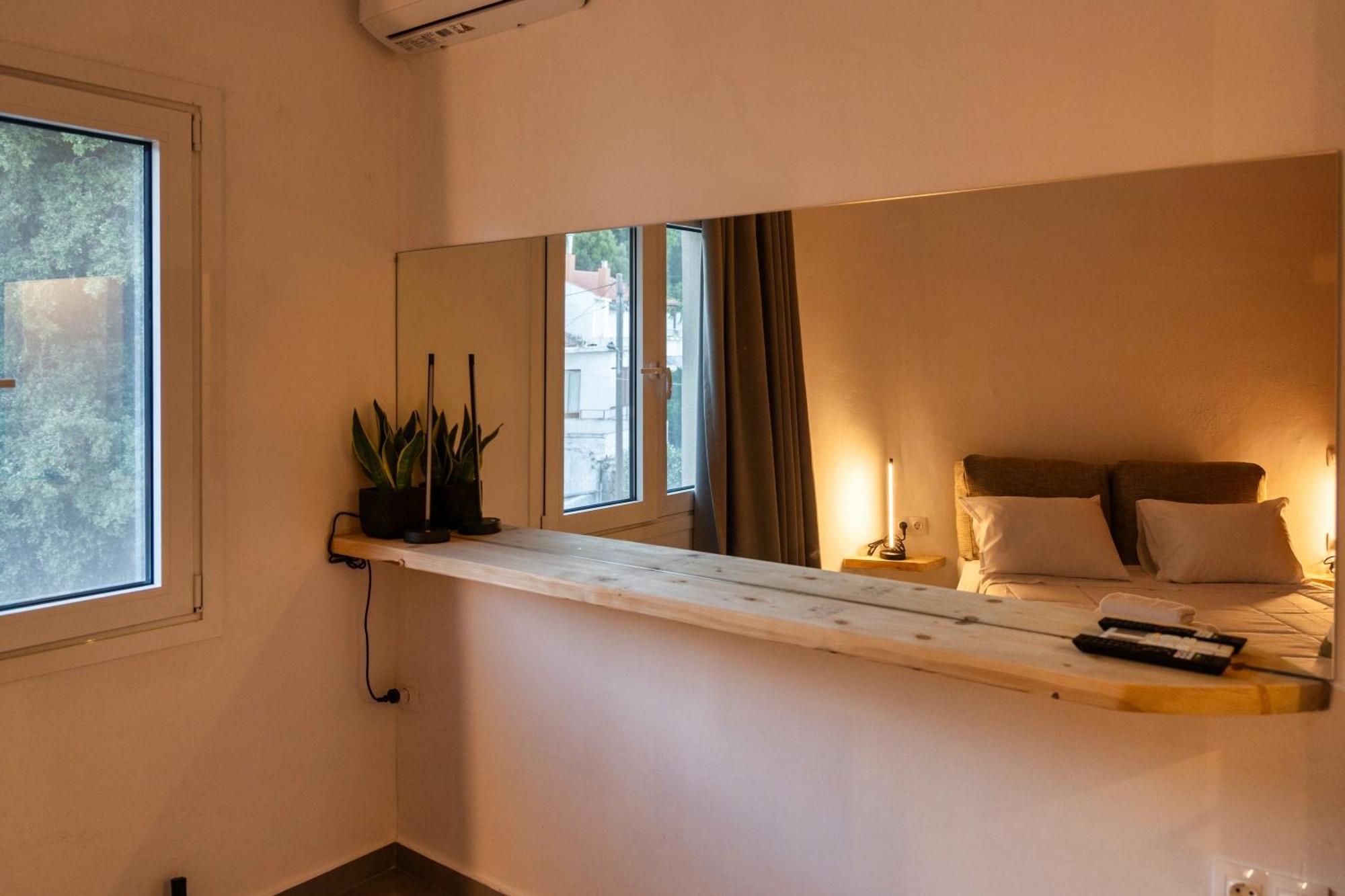 Luxury With Rooftop Pool In * Méronas
