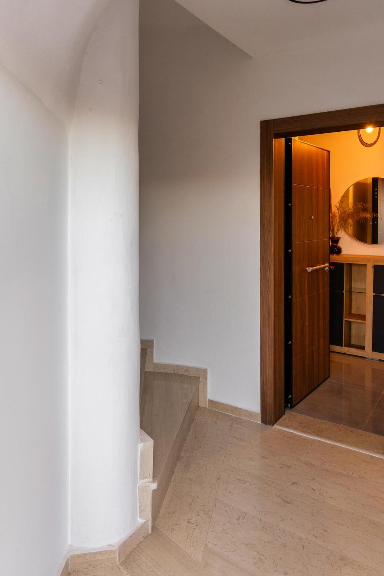 Luxury With Rooftop Pool In Appartement