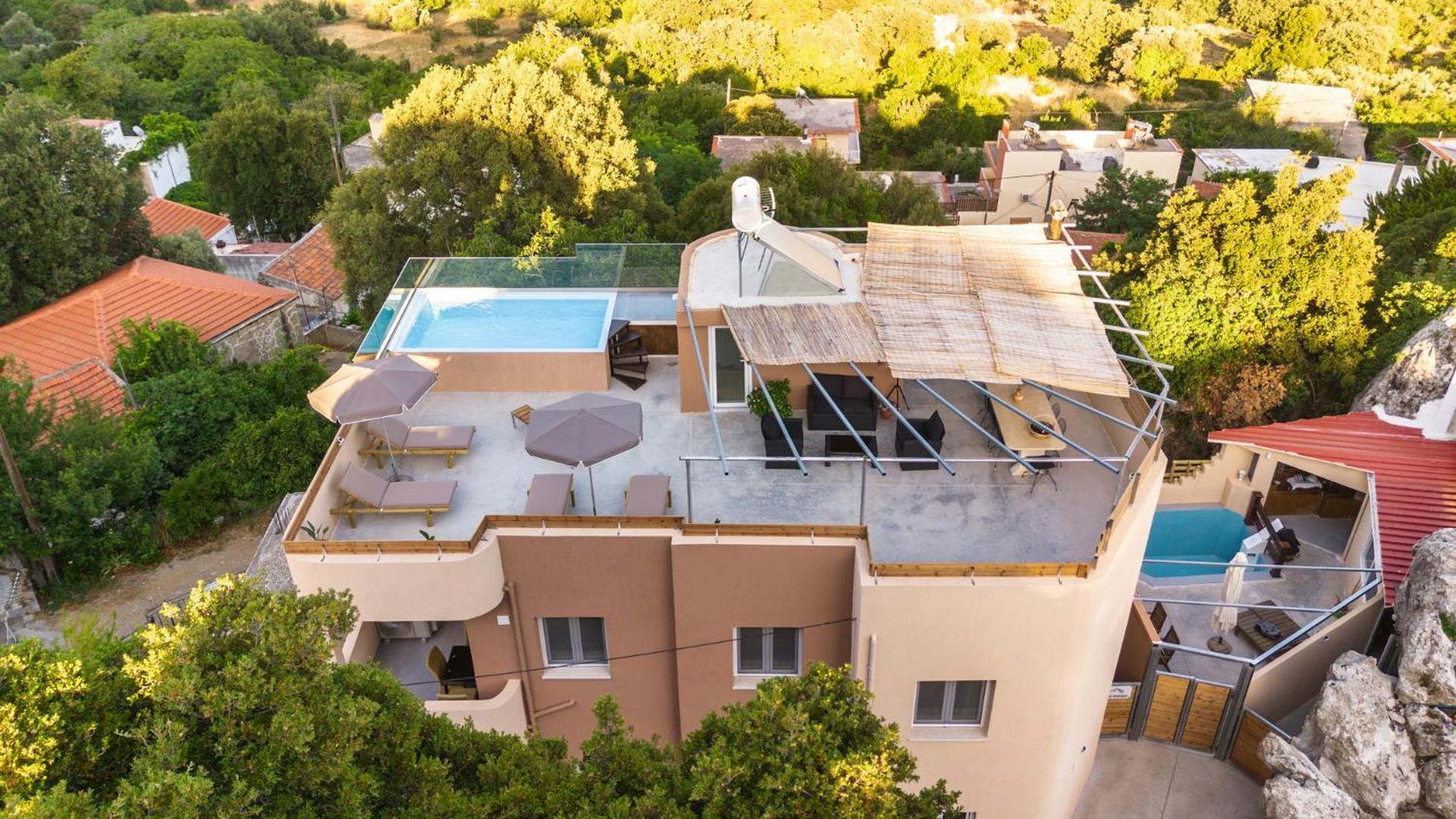 Luxury With Rooftop Pool In